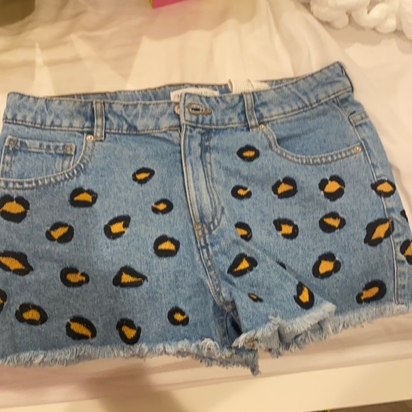 Zara Kids Cheetah print Jean shorts - Picture 1 of 4